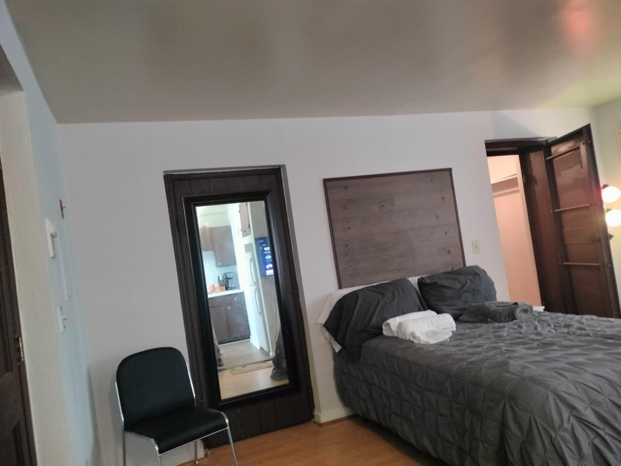 Apartment In Downtown *